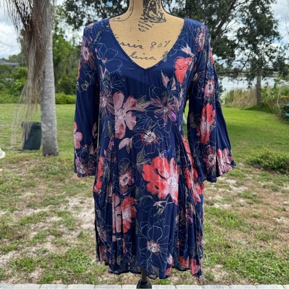 Lightweight! Free People Eyes On You Navy Floral Boho V-Neck 3/4 Sleeve Dress - Picture 2 of 12